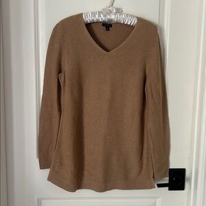 Talbots women’s size medium tan cotton blend ribbed vneck tunic length sweater